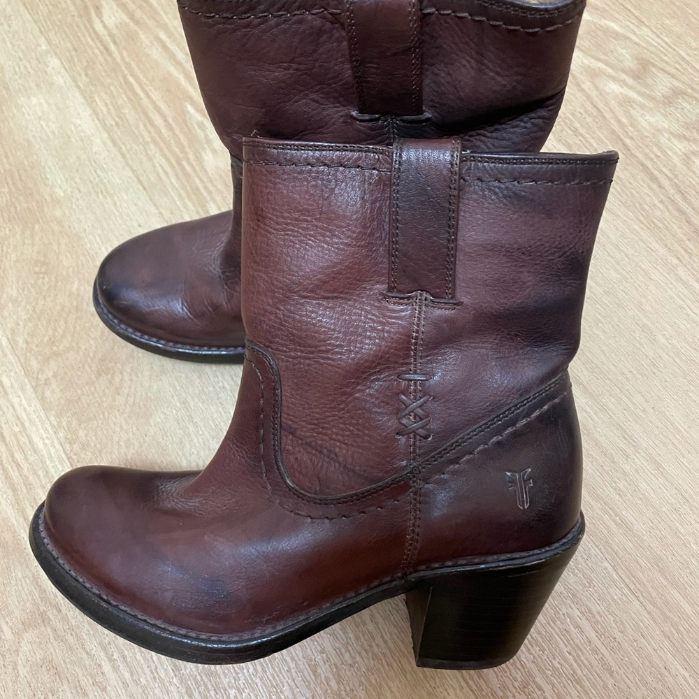 FRYE Women's Carmen X Stitch Short Brown Cowboy Boots size 5.5